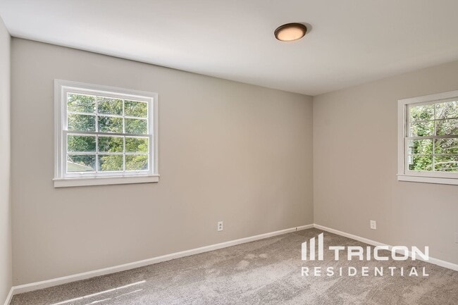 Photo - 535 Circle Dr