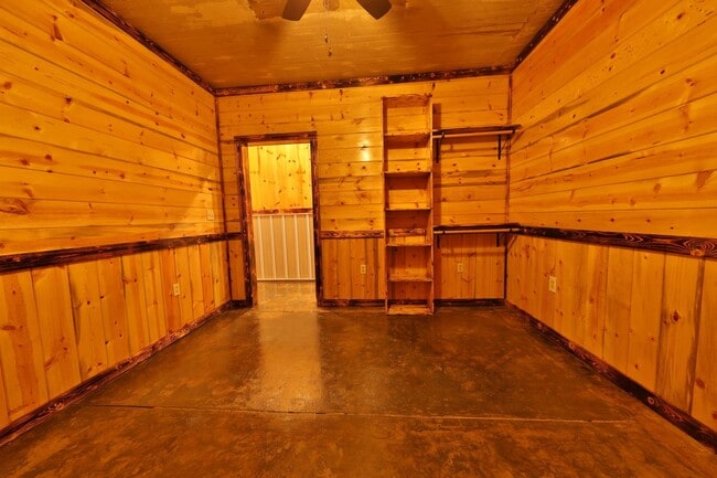 Photo - Rustic Home in Heart of Martin!