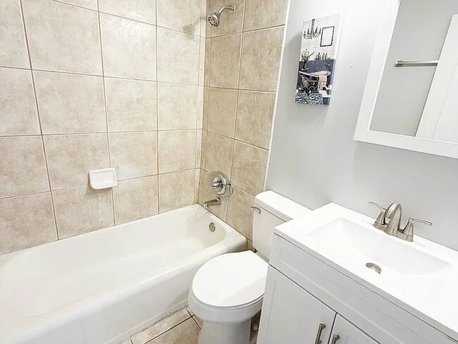 1814 W La Rua St