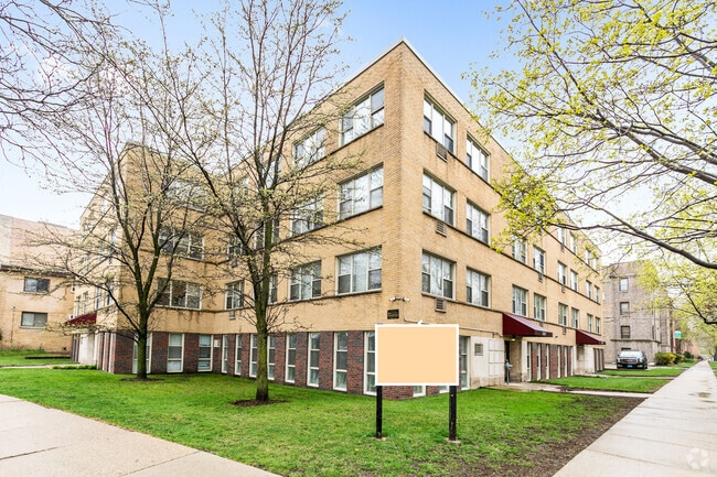 Building Photo - 7070 N Sheridan Rd Rental