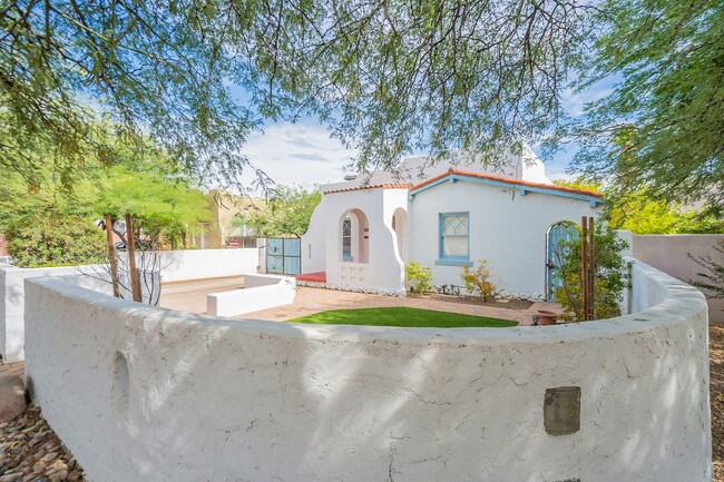 Photo - 2316 E 4th St