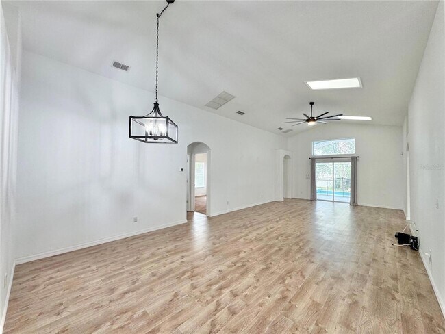 502 Viola Dr