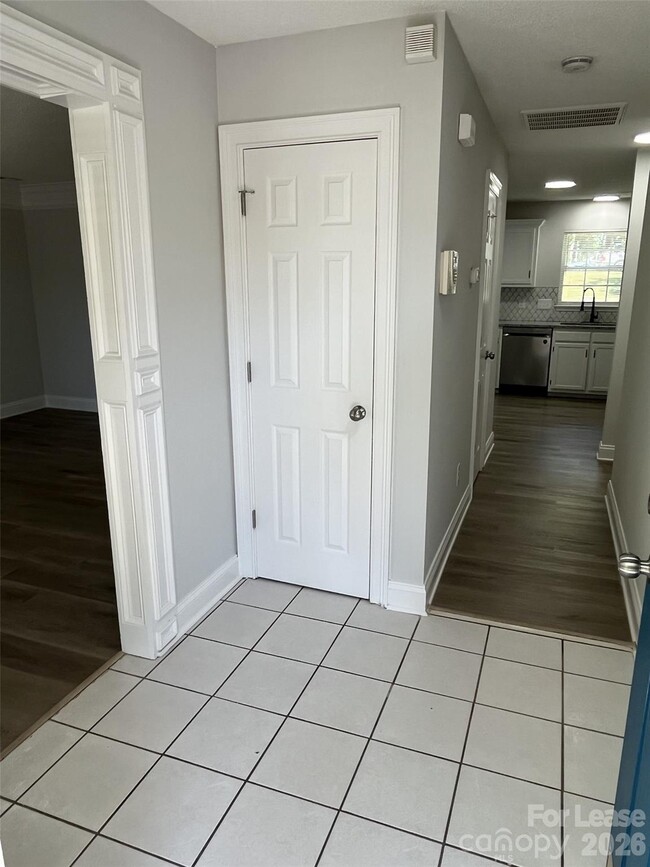 Photo - 5637 Hedgecrest Pl