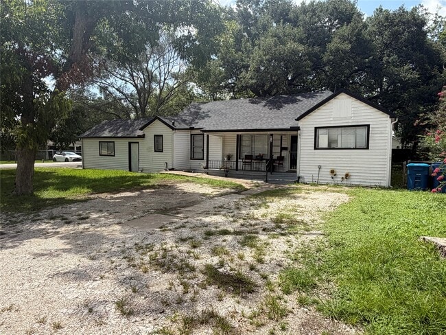 Building Photo - 816 Avenue A