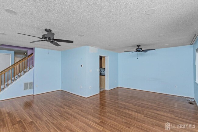 Photo - 113 Thoreau Dr