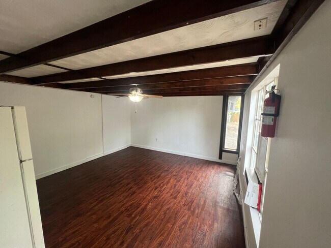 Photo - RYDEs Triplex 5739 7th St Ct E Bradenton Unit B