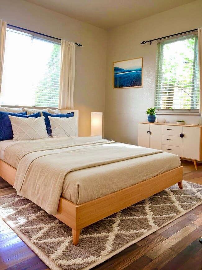 Photo - 502 Los Arboles Ave NW