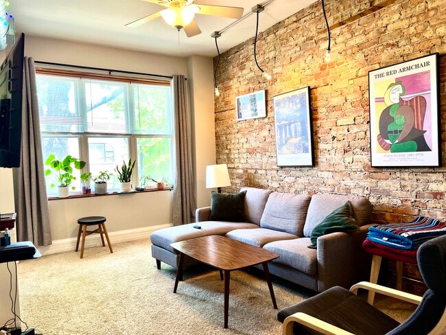 Photo - 1911 W Cortland St Unit 2