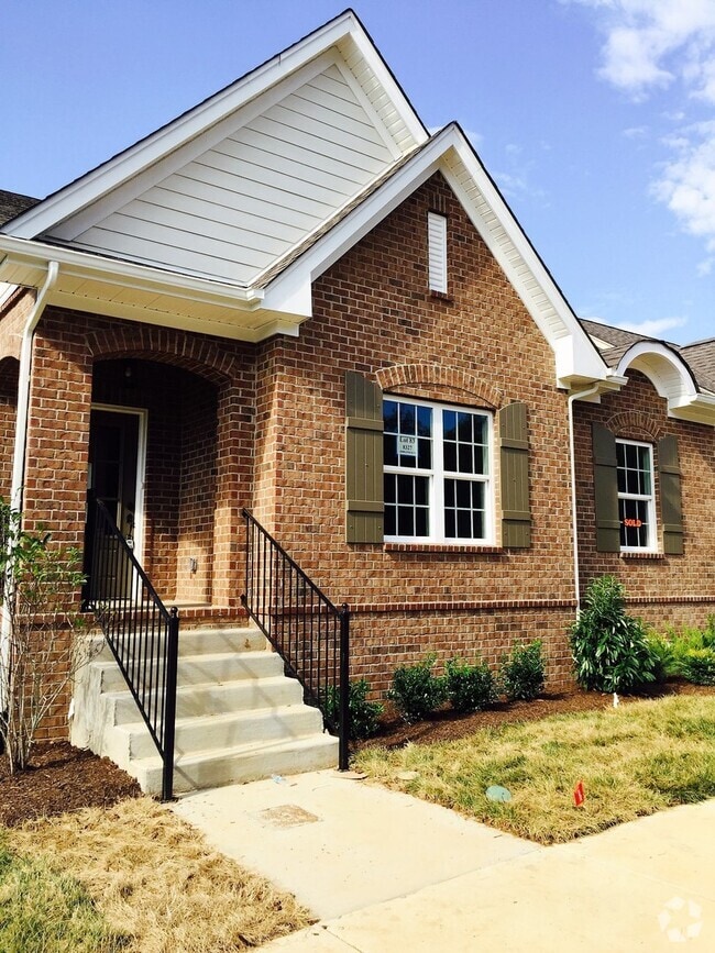 Building Photo - DESIRABLE Burkitt Community Rental