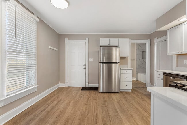 Photo - 402 E Elm St