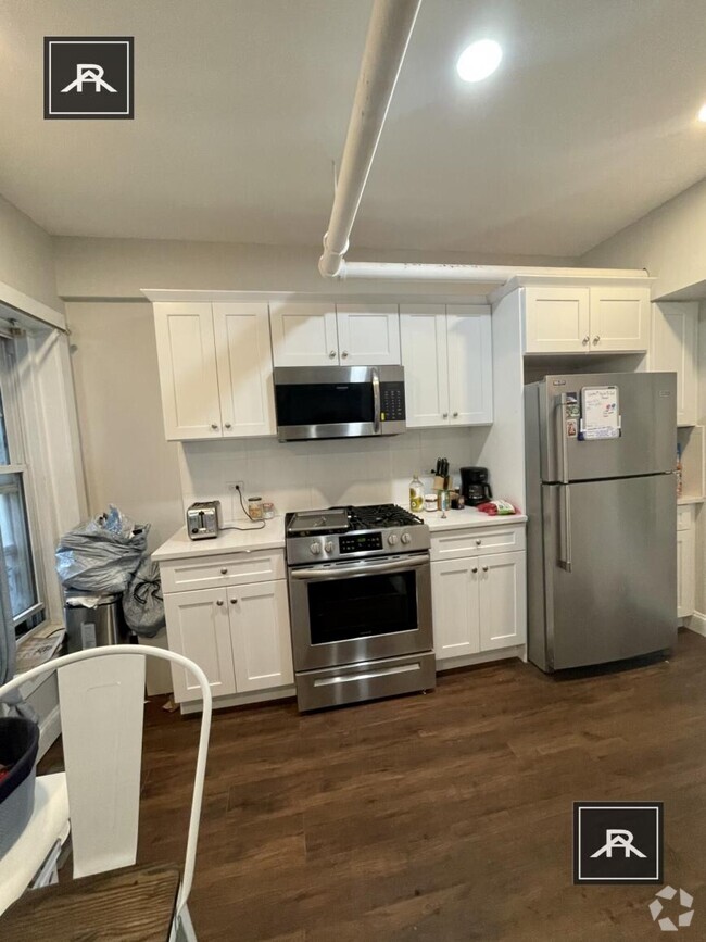 Building Photo - 2 bedroom in Brighton MA 02135 Unit 2 Rental