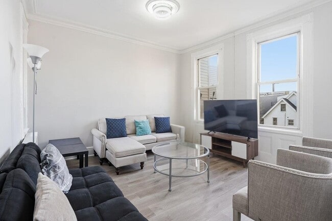 Building Photo - 335 47th St Unit 3