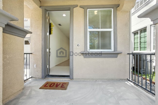 Photo - 252 Crescent Moon Dr