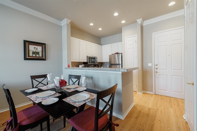 Building Photo - 2400 McCue Rd Unit 248