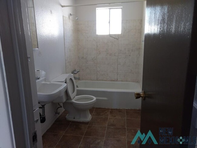 Photo - 411 W Holly St