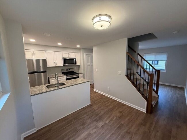 Photo - 5425 Stewart Ave Unit # 3