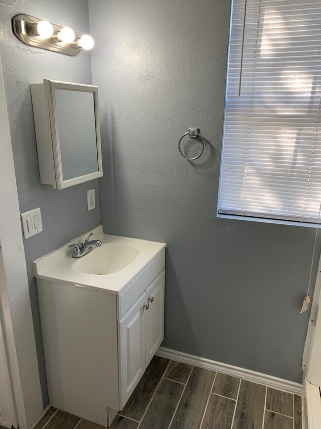 Photo - 230 W Lee Ave Unit 1