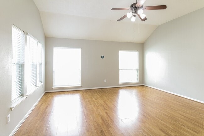 Photo - 5714 Straight Way