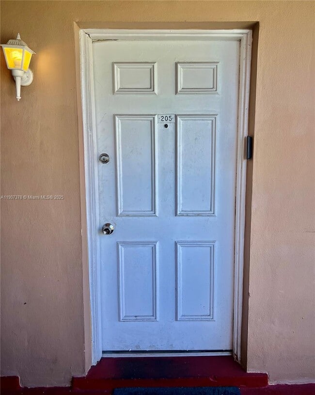 Photo - 241 SE 9th Ave Unidad 205