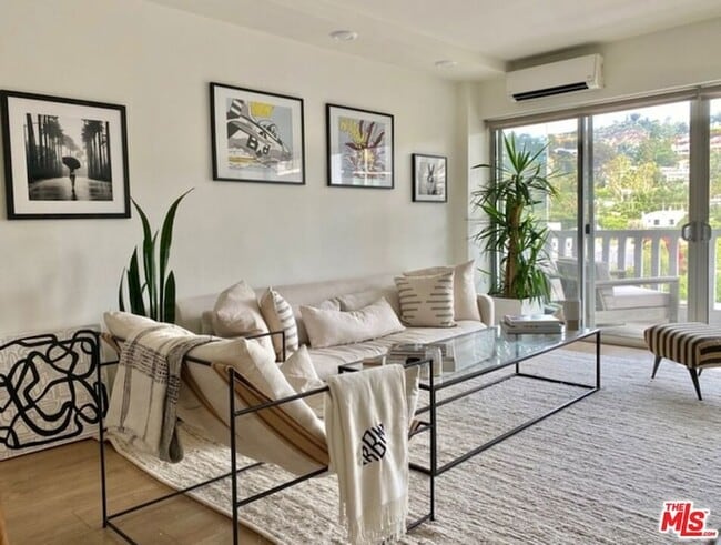 Building Photo - 999 N Doheny Dr Unit 904