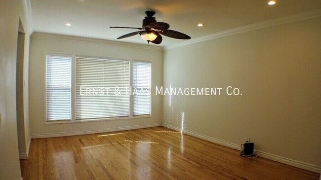 Photo - 2953 Silva St
