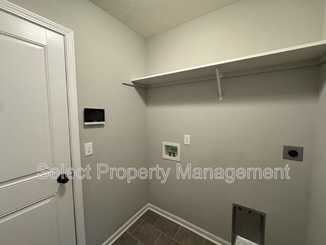 Building Photo - 390 Zebulon Cv