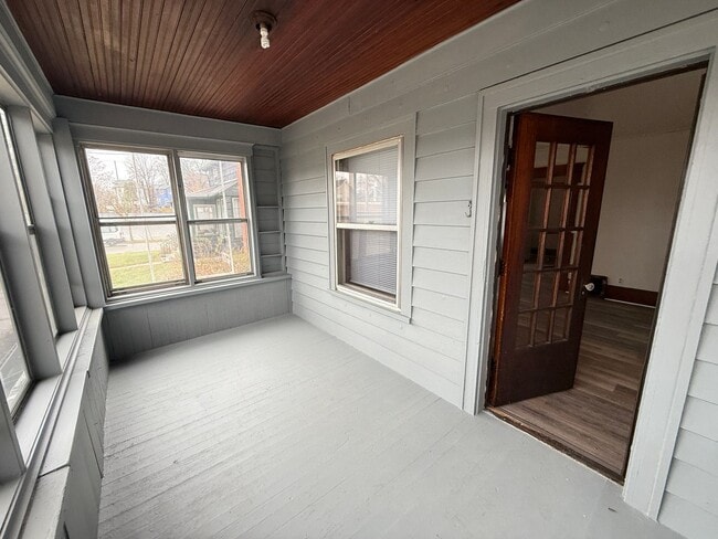 Photo - 340-342 W Wesley St Unit 342