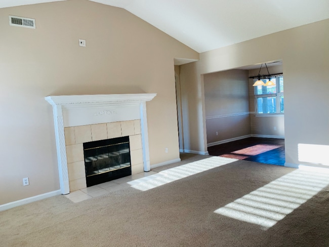 Photo - 218 Maddux Ct