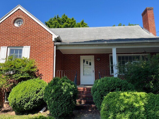 Photo - 625 N Willow St