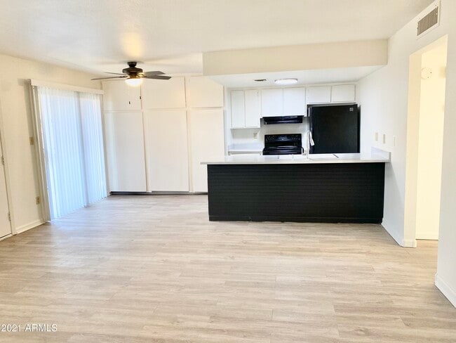 Photo - 8529 E Portland St