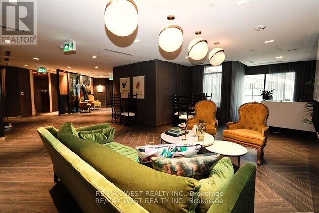 Photo - 395 Dundas St W Unit 822