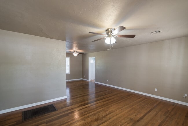 Photo - 2025 W Admiral Rd