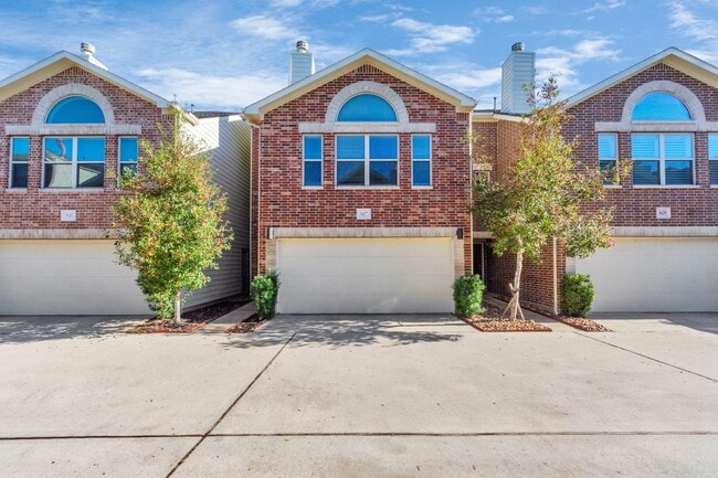 Building Photo - 3627 Main Plaza Dr
