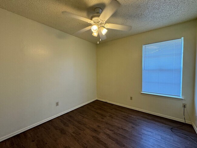 Photo - 6124 SW Oakcliff Ave