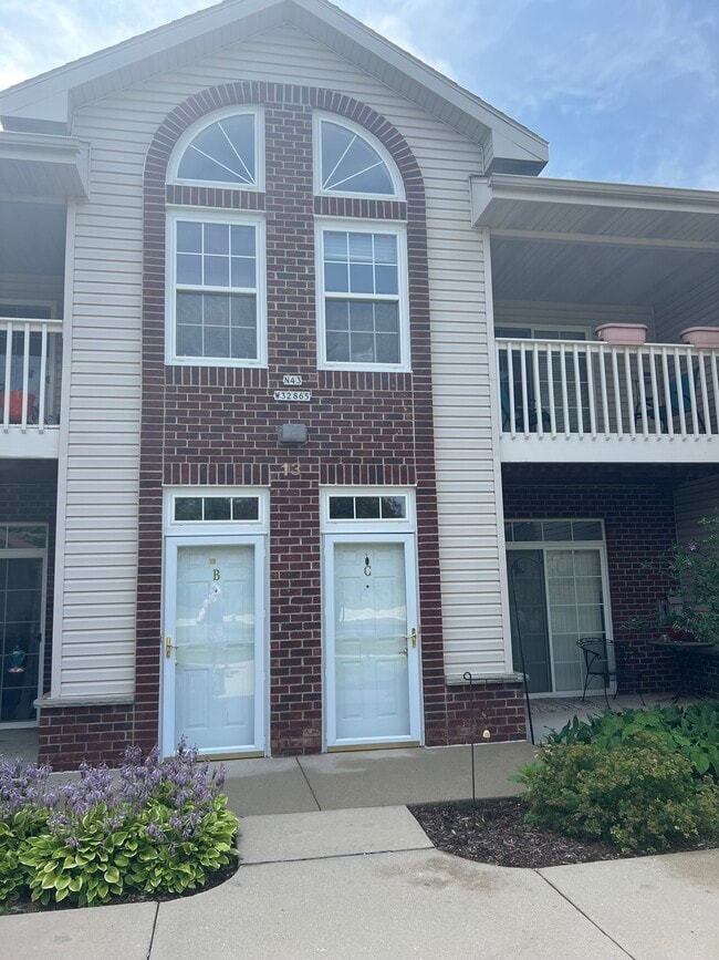 Building Photo - N43W32865 Rasmus Rd Unit 1303 Rental