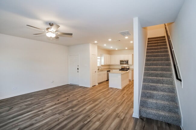 Photo - 220 Marsh Ln