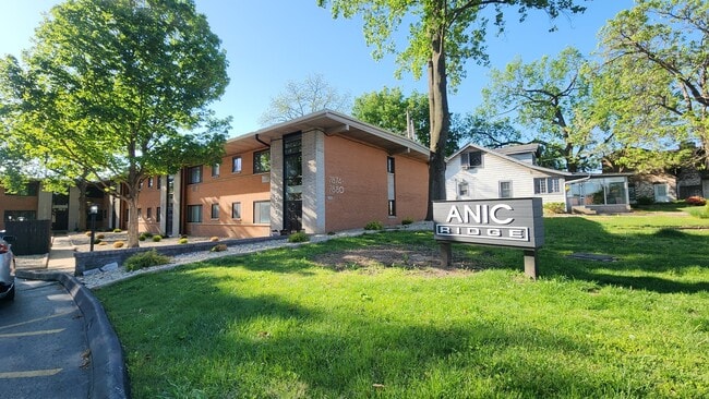 Photo - 7880 Big Bend Blvd Unidad 1st floor