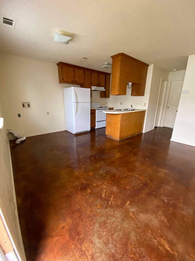 Photo - 687 Jill St Unit Apt B