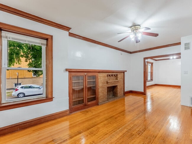 Photo - 3825 W Roscoe St Unit 1W