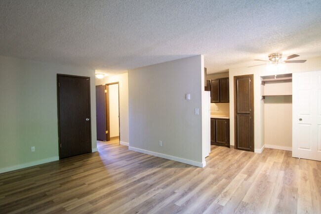 Photo - Top Floor 2-Bed in Multnomah Village Ready... Unidad 3930