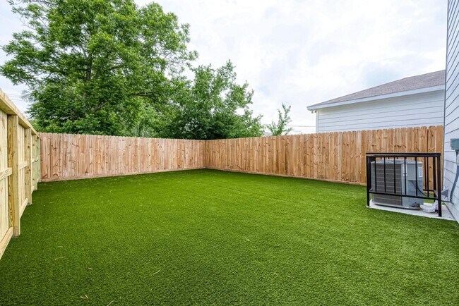 Photo - 4319 Rosemont St