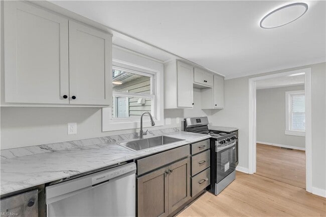 Photo - 242 Orchard Ave