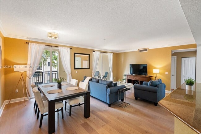 Photo - 2 Renaissance Way Unidad 305