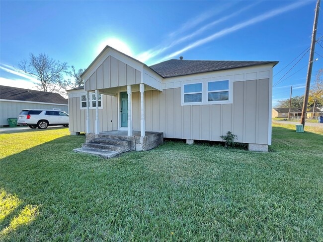 Photo - 817 N Valderas St