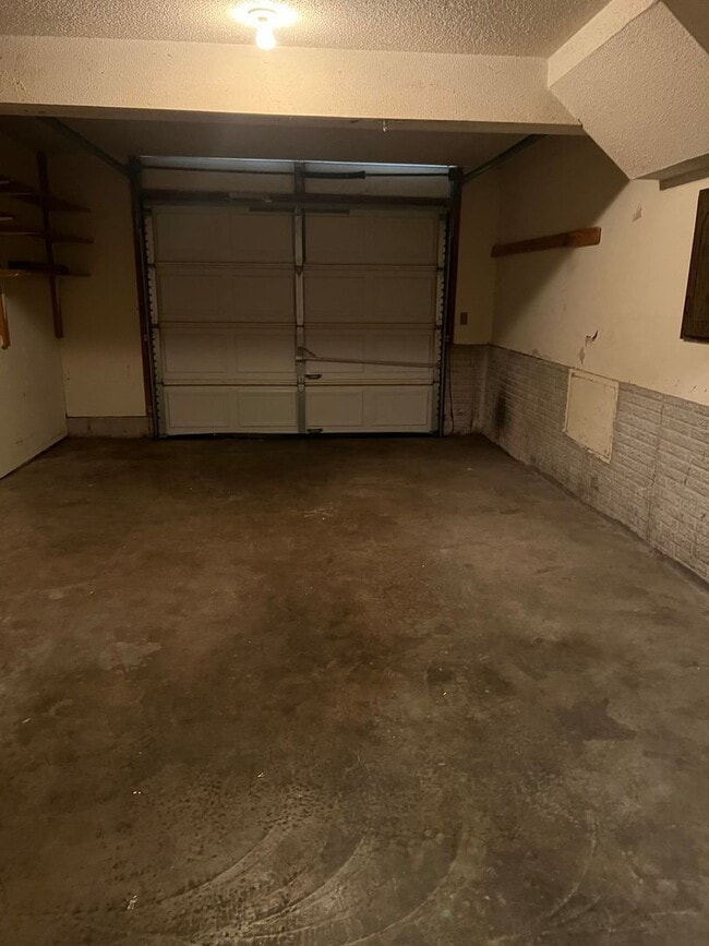 Photo - Spacious 2 bedroom 1 bathroom duplex in a ...