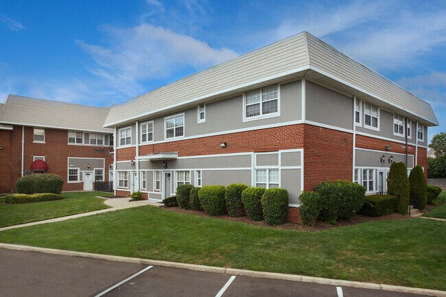 Fairfield Square at East Meadow
