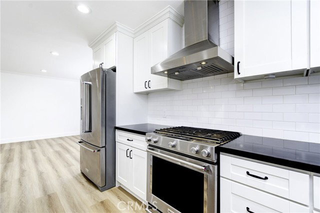 Photo - 641 Joann St