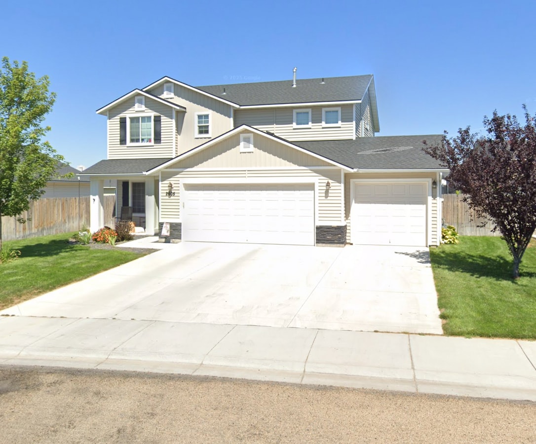 Spacious Home w/3-Car Garage on a Cul-de-Sac - Spacious Home w/3-Car Garage on a Cul-de-Sac