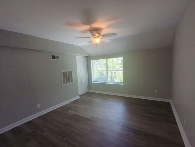 Photo - 405 Red Oak Dr Unidad B