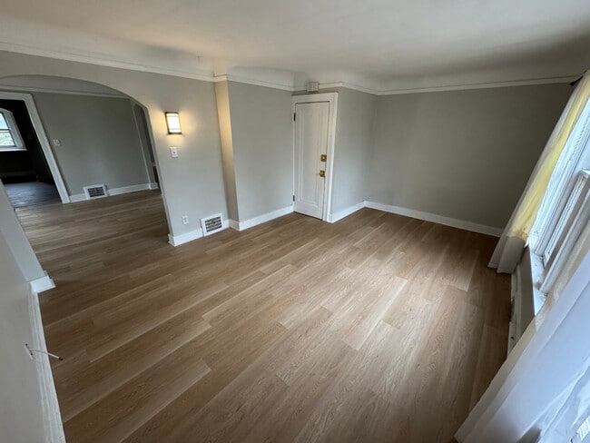 Building Photo - 260 Spencer St Unit B